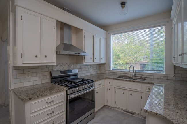 Building Photo - Updated Heights Home with 3 Bedrooms