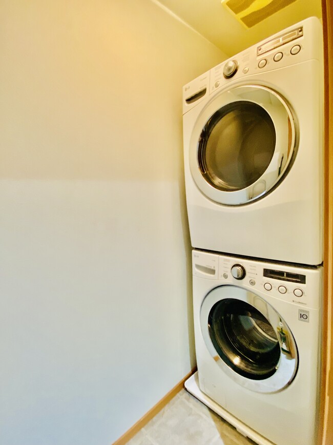 Third Floor laundry room - 4000 14th Avenue South