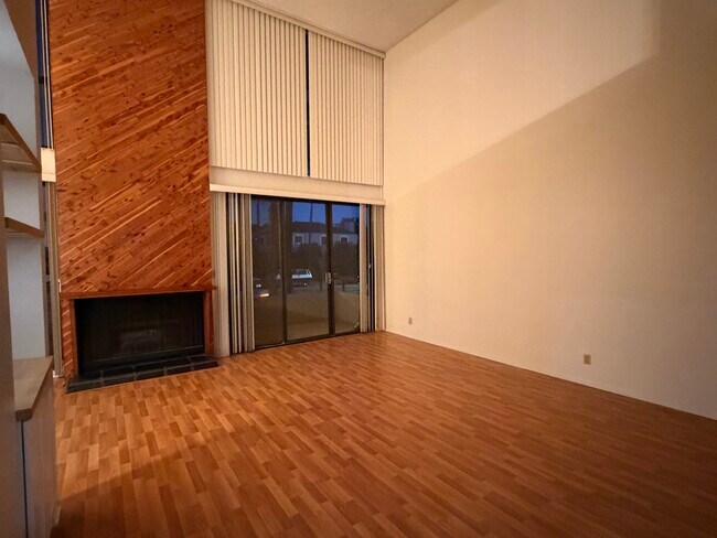 Building Photo - 1007 S Catalina Ave