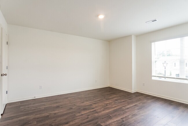 Building Photo - 5720 Timber Leaf Lp