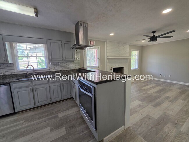 Building Photo - 7016 Skyline Dr