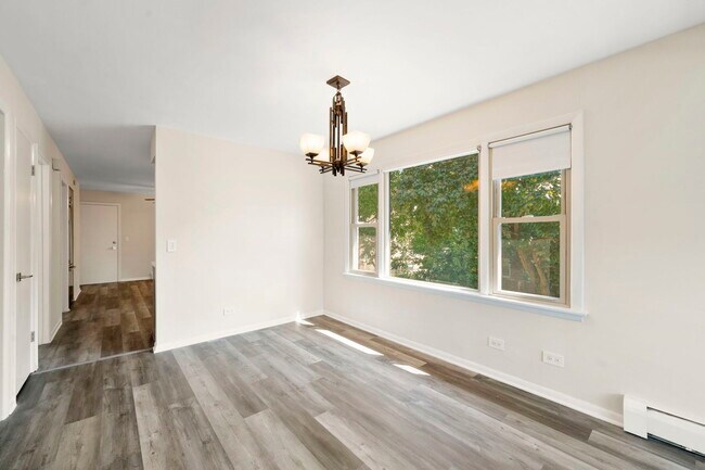 Building Photo - 5400 W Dakin St