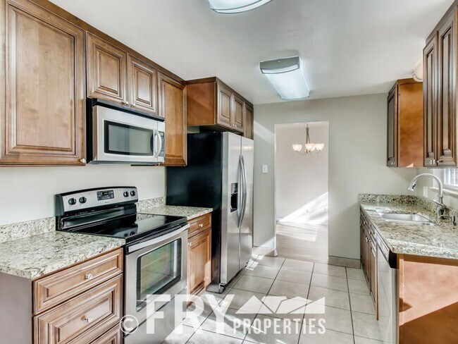 Building Photo - Beautifully remodeled 3-bedroom, 2.5-bath duplex in Wheat Ridge