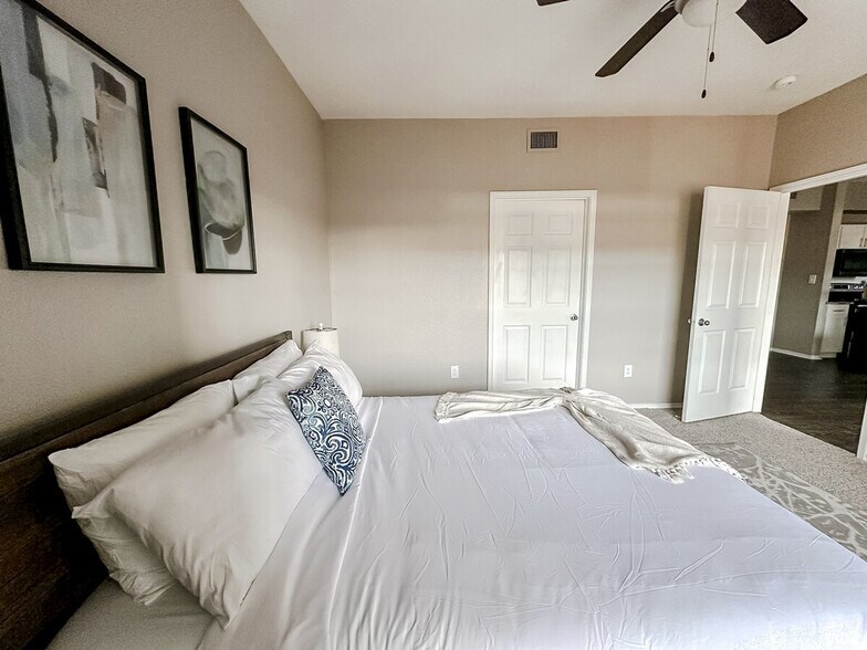 Building Photo - 6225 Saratoga Blvd