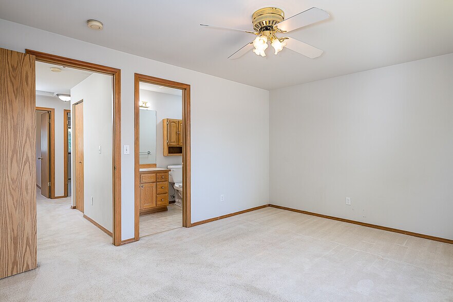 Building Photo - 15524 Chestnut Dr SE