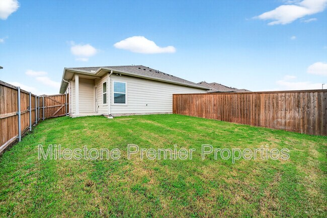 Building Photo - 2813 Peony Dr