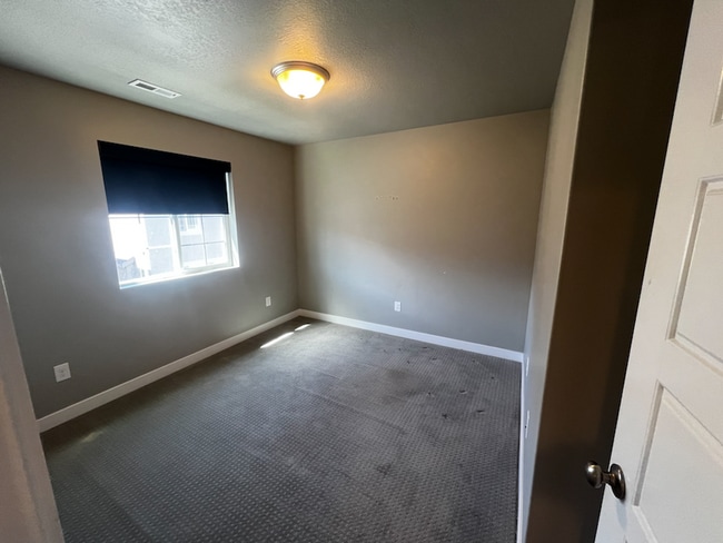Building Photo - Spacious 3-Bedroom Home in Prime Lehi Loca...