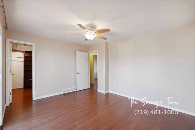 Building Photo - INVITING 3BD HOME w/ SPACIOUS LAYOUT & CHARM - Security Deposit Waiver Available