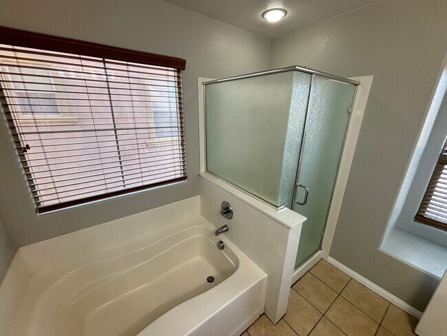 Building Photo - Beautiful 4Bed/3Bath/2Car home located between Summerlin/Providence area