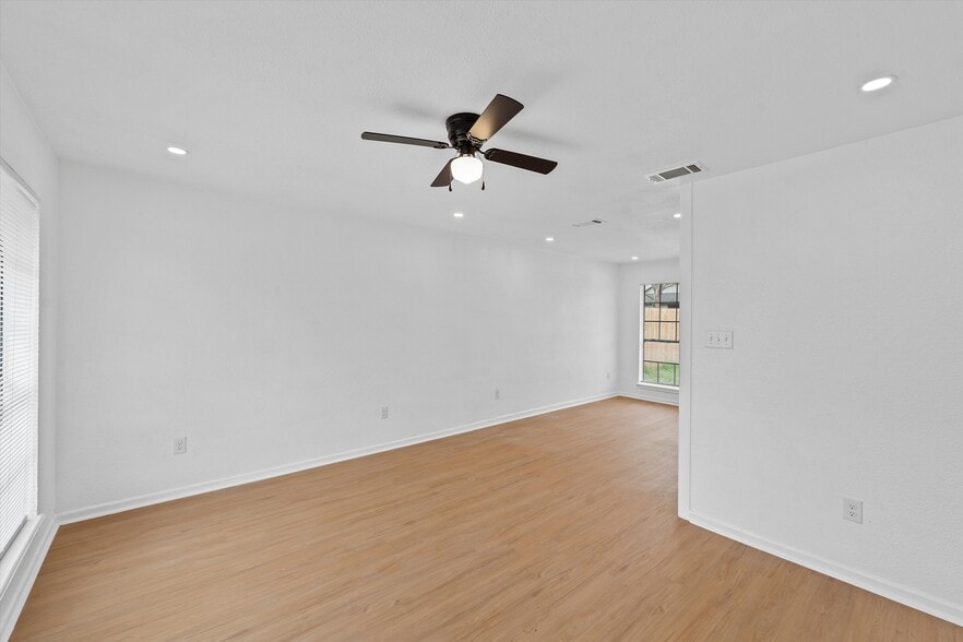 Building Photo - 1209 N 6th St