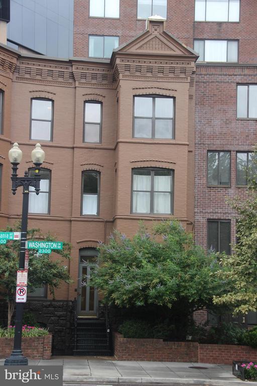 Building Photo - 2307 Pennsylvania Ave NW