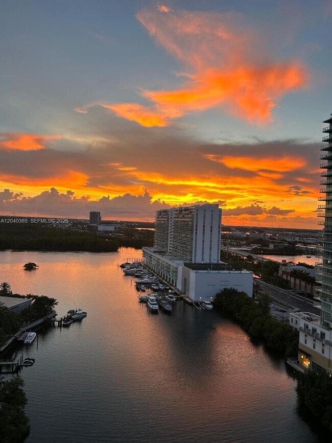 Building Photo - 16500 Collins Ave