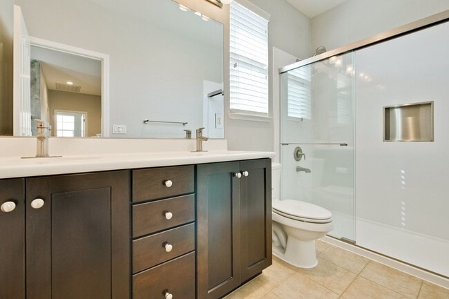 Building Photo - Gorgeous and Very Spacious Home - 3BR 2.5 BA in  San Jose - This is a MUST SEE!!!