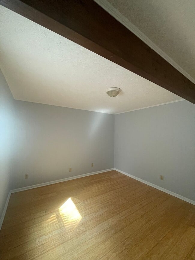 Building Photo - Modern Open Floor Plan with Expansive Grea...