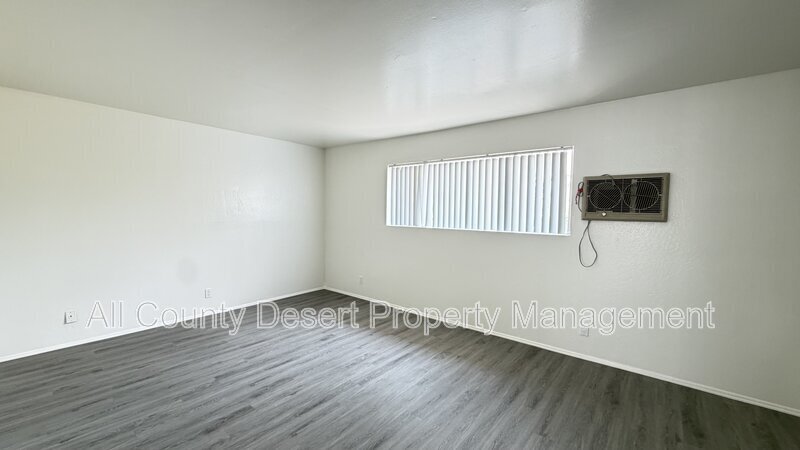 Building Photo - 550 El Cielo Rd