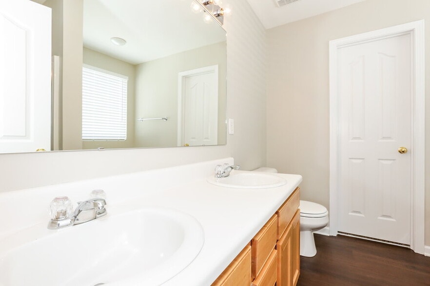Building Photo - 4823 Sunburst Ln