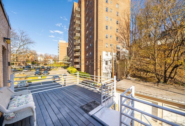 Building Photo - 656 JFK Blvd E