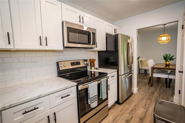 Building Photo - 9341 Green Meadows Way