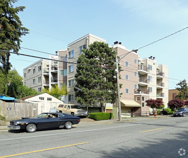 Building Photo - Aravita