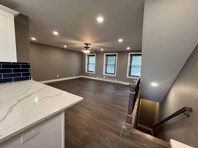 Building Photo - LARGE One Bedroom in Downtown Emmaus