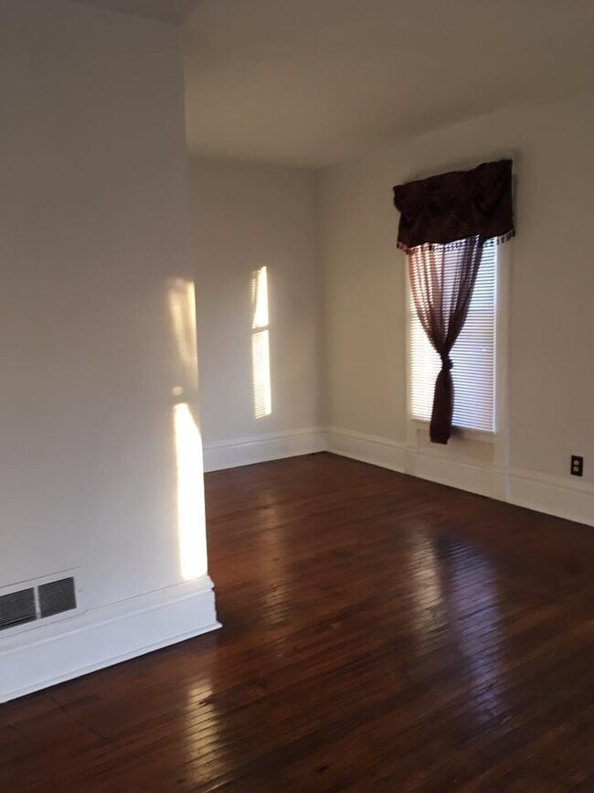 Building Photo - 236 W Broadway St