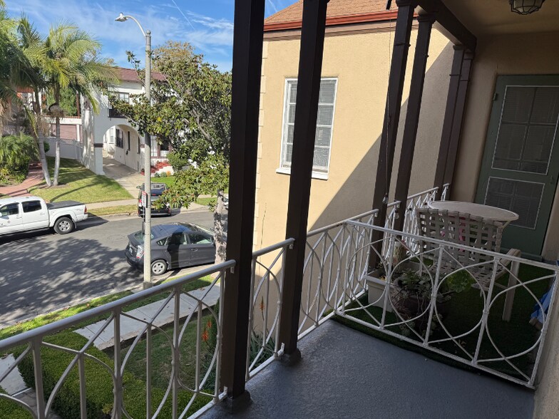 Building Photo - 1062 Masselin Ave