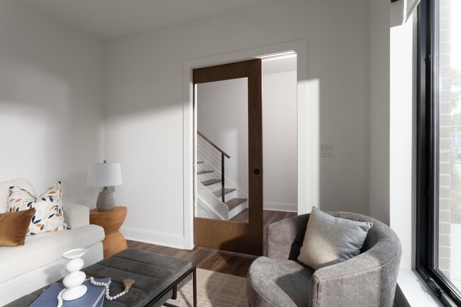 Building Photo - 600 E Henry Clay St