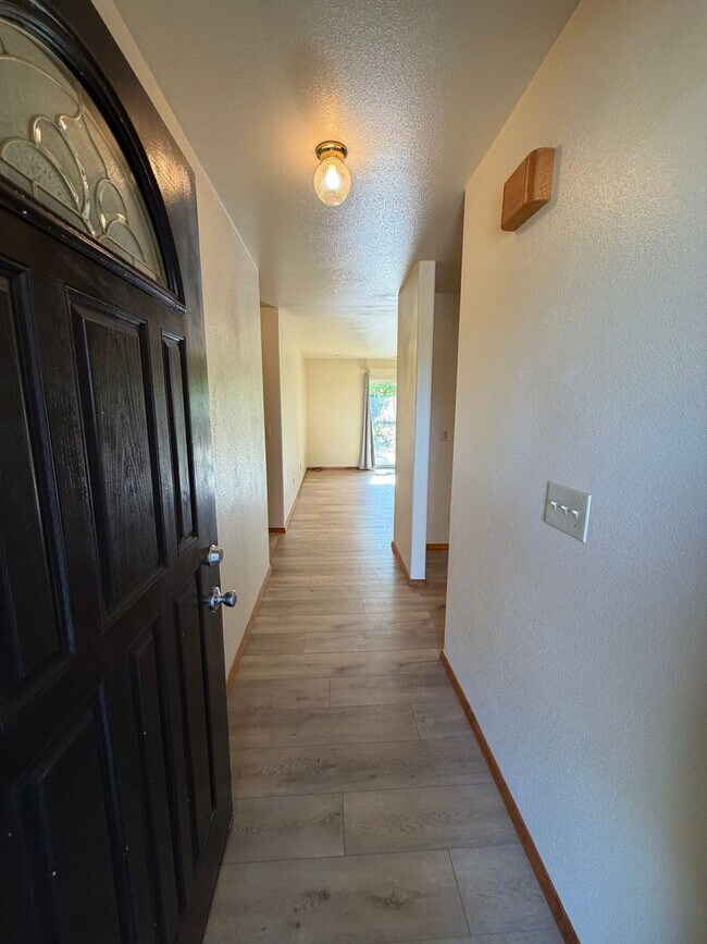Building Photo - 3 Bed 2 Bath Country Home