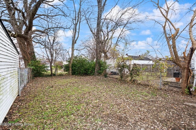 Building Photo - 2222 Duncan St