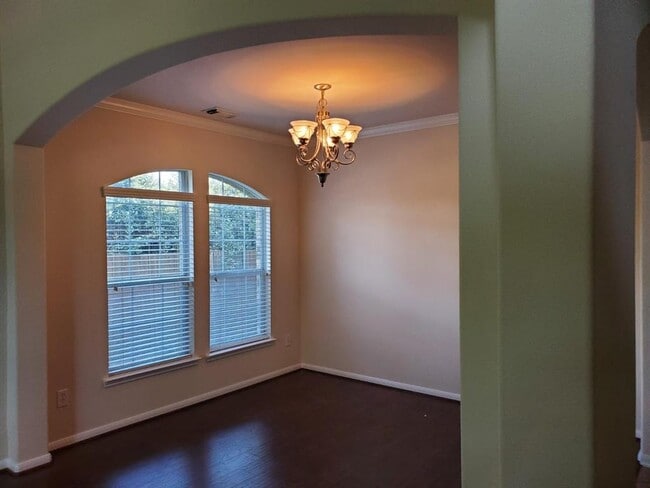Building Photo - 19 W Spindle Tree Cir