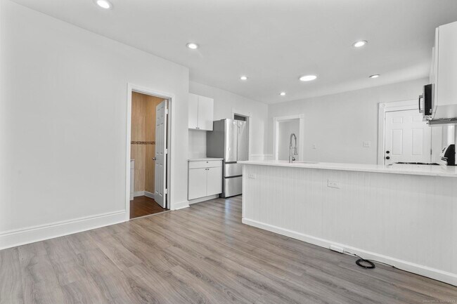 Building Photo - 394 Gregory St