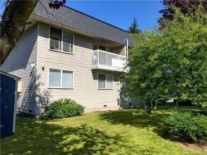 Building Photo - Beautiful ground floor unit in Lynnwood 4-plex