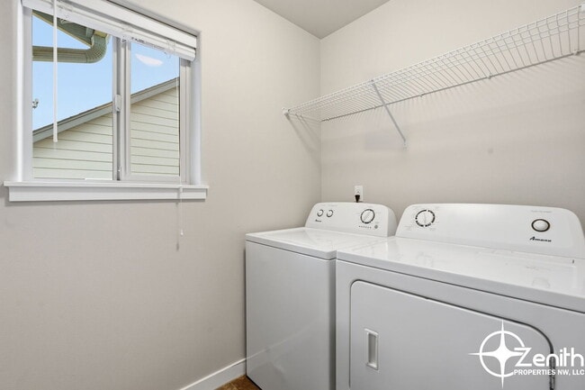 Building Photo - 5618 NE 74th Ct