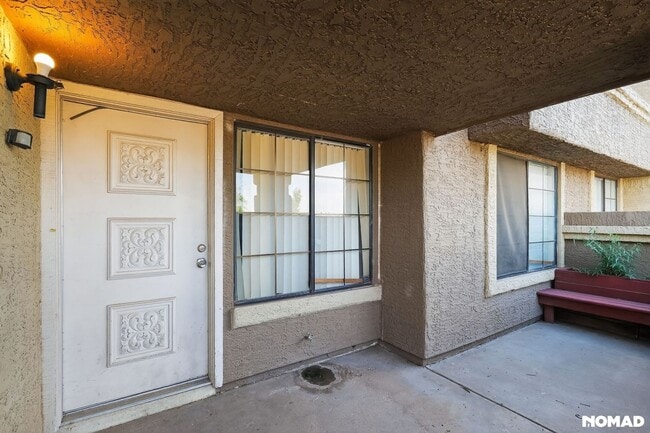 Building Photo - 1905 E University Dr