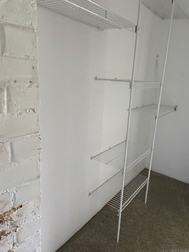 Building Photo - Beautiful 3brm, 2bath Home in Heart of Bur...