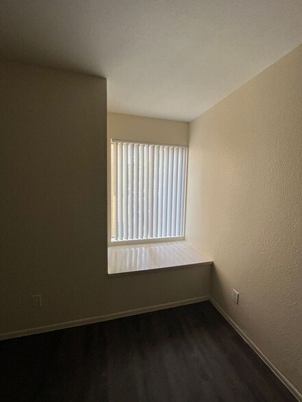 Building Photo - 1201 S McClintock Dr