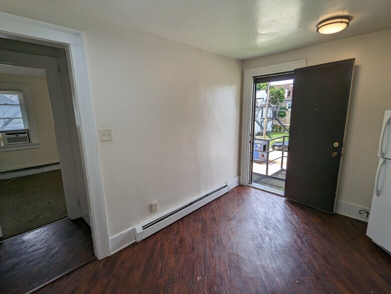 Building Photo - 608 Elmwood Ave