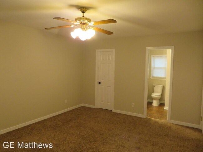 Building Photo - 4 br, 2.5 bath House - 120 Lakeside Drive