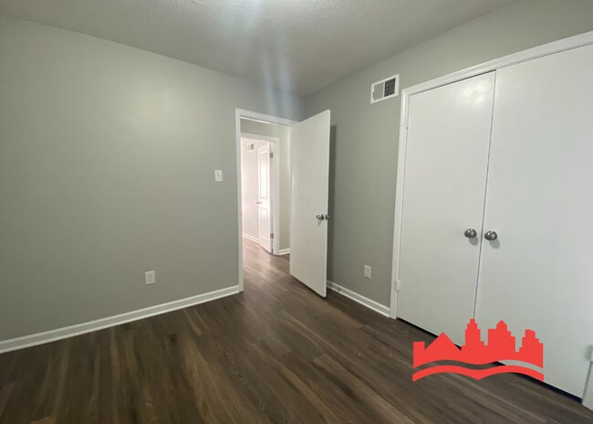 Building Photo - 5095 Corkwood Dr