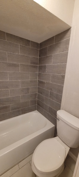 Building Photo - 730 Memorial Mews St