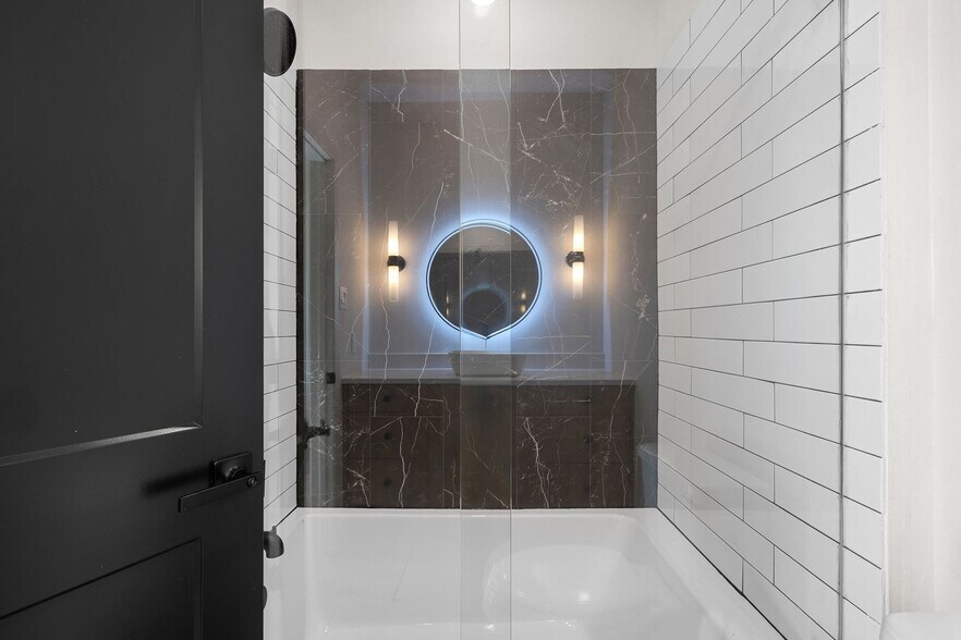 Building Photo - BRAND NEW 4 Bed/4 Bath Townhome Available for August Pre-Lease!