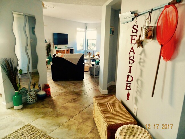 Building Photo - 225 S Tropical Trail
