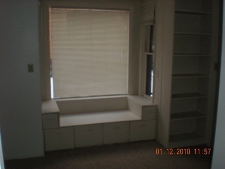 Building Photo - 3 Bedroom, 1 Bath Apartment for Rent - Clo...