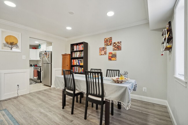 Building Photo - 102 Monroe St