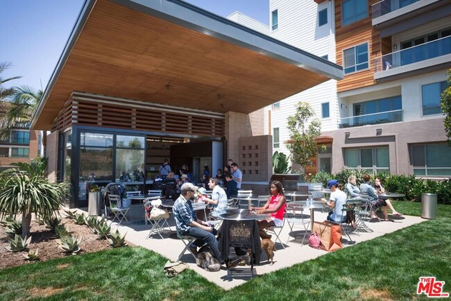Building Photo - 6241 Crescent Park W