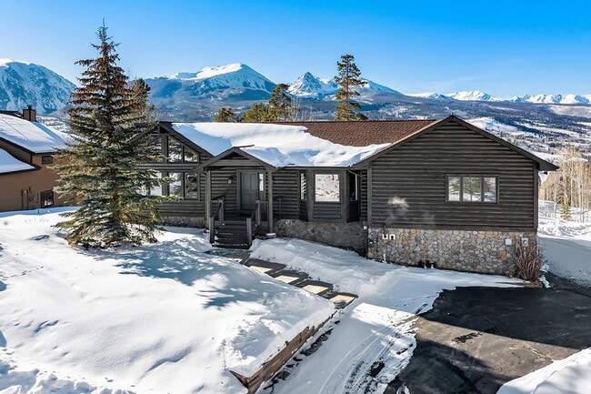 Building Photo - Fully Remodeled 4 bedroom Home in Hamilton...