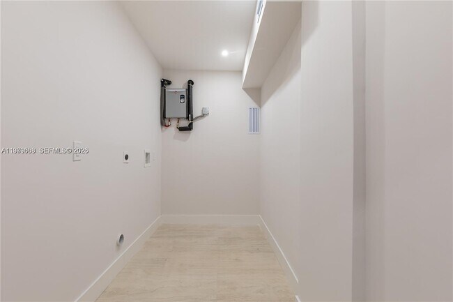 Building Photo - 2251 SW 20th St