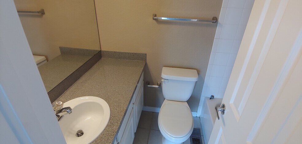 Building Photo - 1730 S Helena St