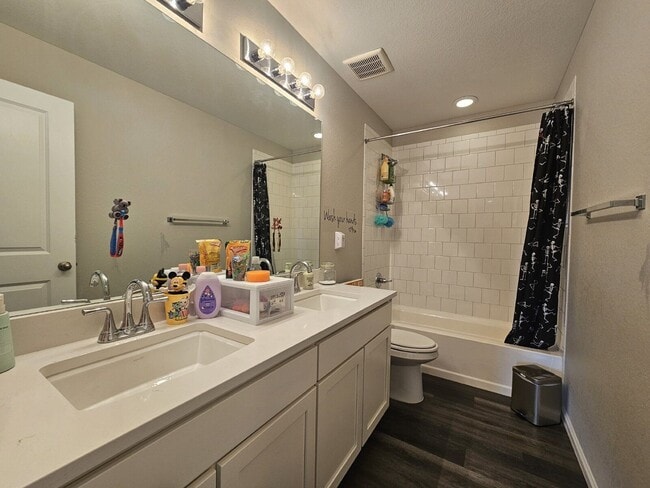 Building Photo - 5186 Ditmars Ln