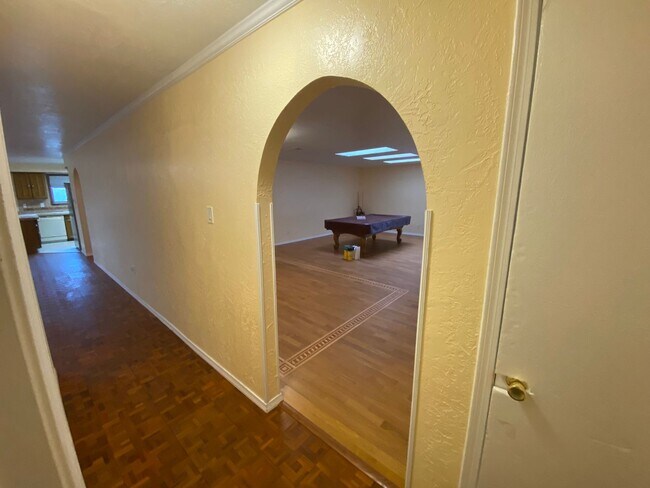 Building Photo - Beautiful 3 Bedroom Home in NE Albuquerque